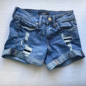 Low rise Midi Aeropostale jean shorts. Slightly used. In good condition.